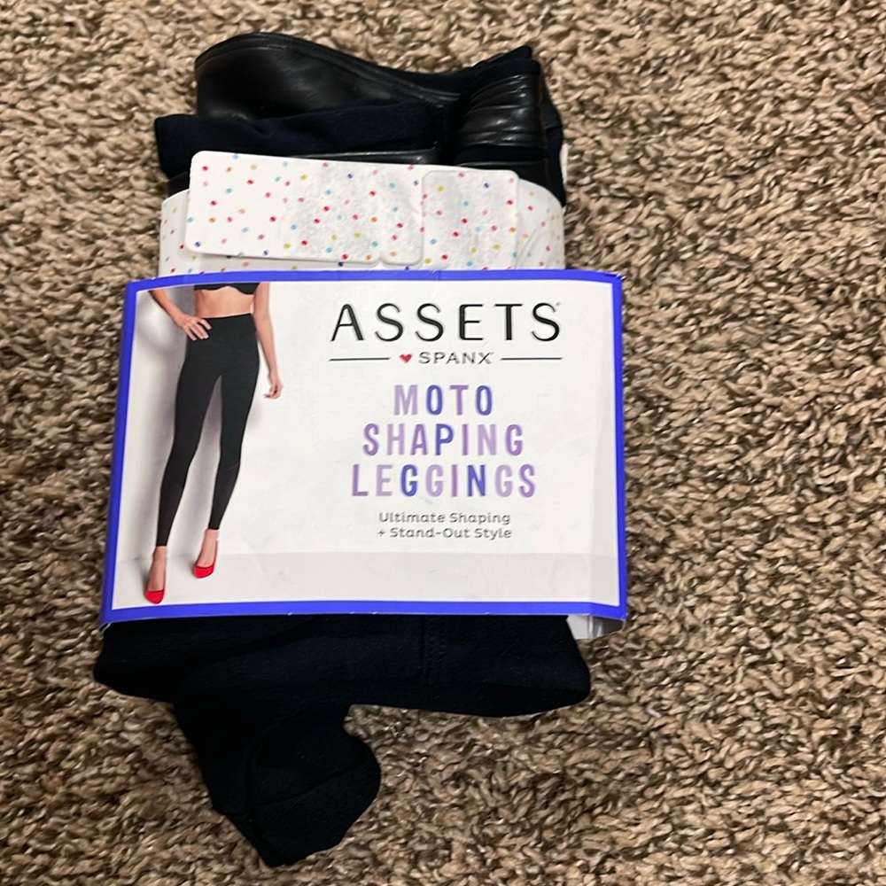 Women’s SPANX new with tags black Moto Leggings size Medium